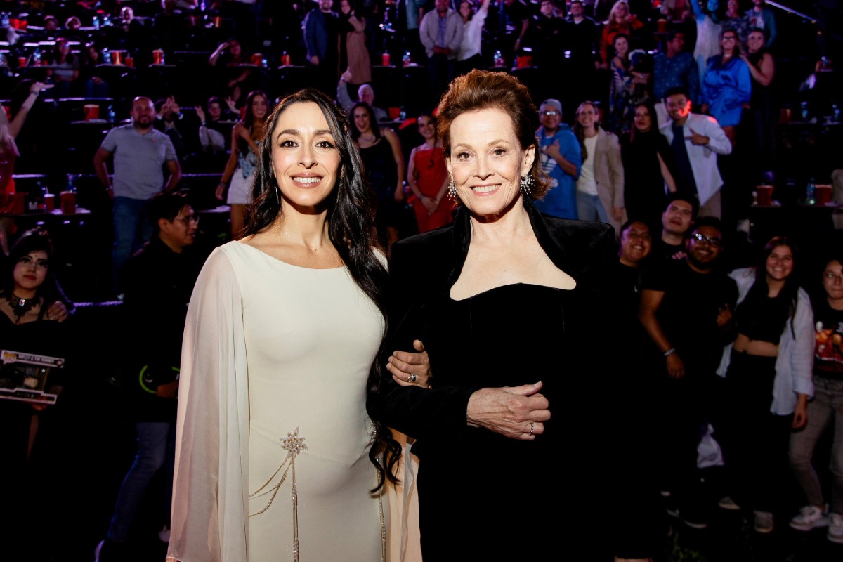 Sigourney Weaver y Oona Chaplin incendian México con Avatar: Fuego y cenizas